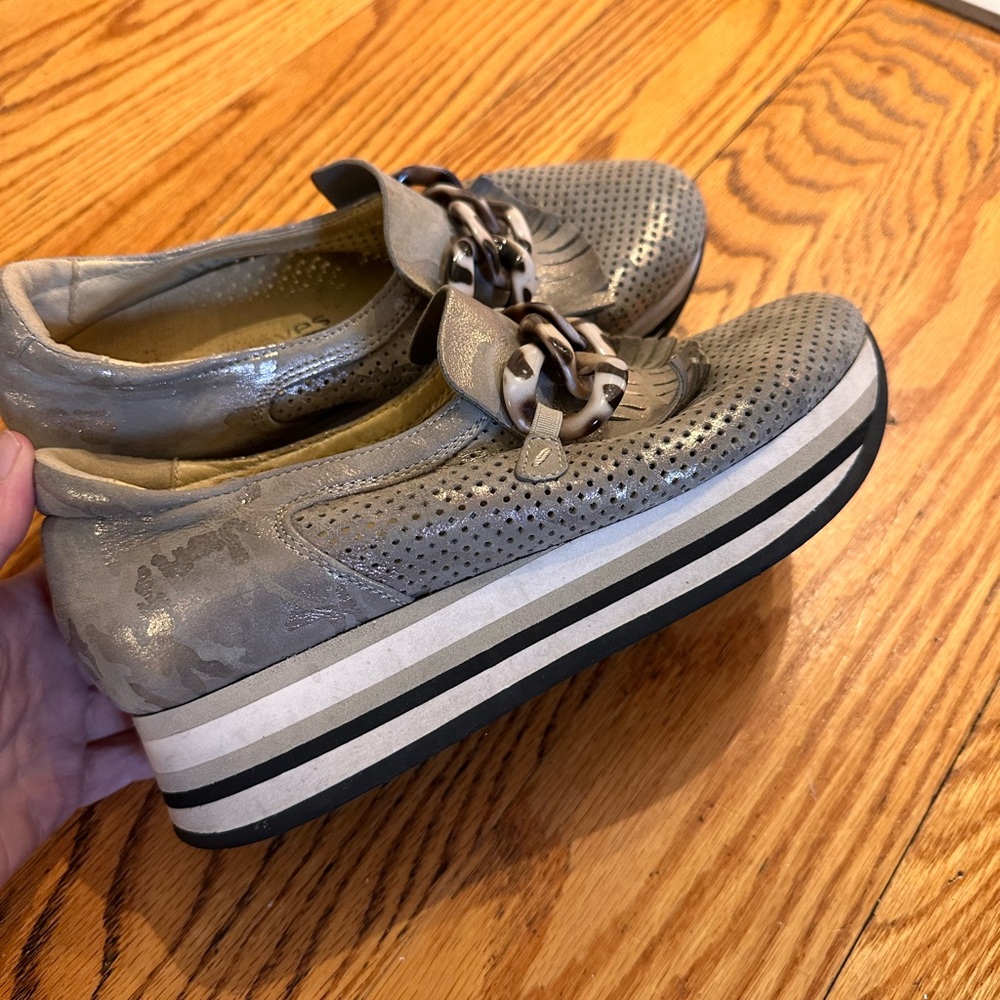 Softwaves Women's Stylish Gray Flats